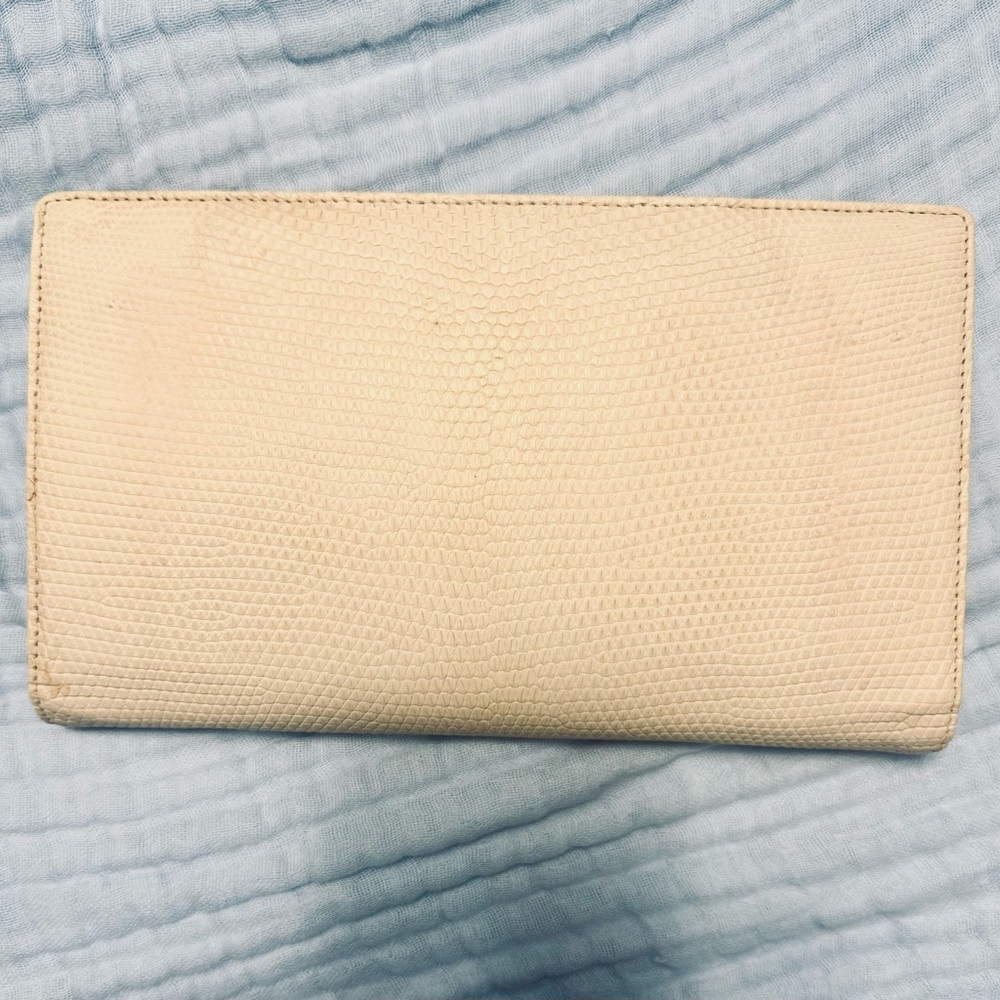 Gucci Elegant Cream Textured vintage Clutch authenticated